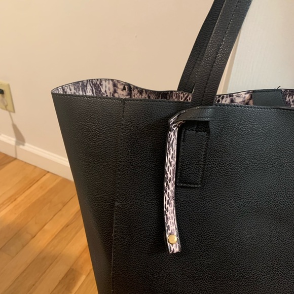 Large Black Tote Bag with Snake Kin print inside - Picture 2 of 6